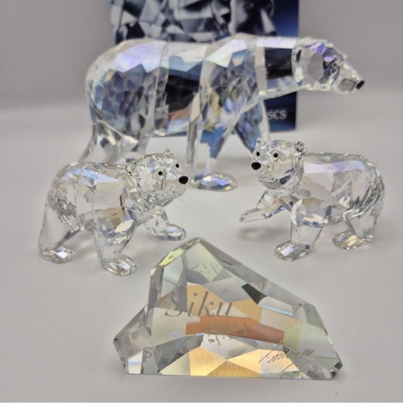 Swarovski Crystal Figurine Annual Edition 2011 Polar Bear Siku #1053154 and cubs - Picture 1 of 3